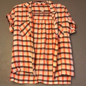 Shortsleeved plaid shirt